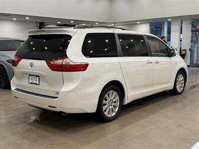 2017 Toyota Sienna XLE 7 Passenger - Photo 3 - Gladstone, OR 97027