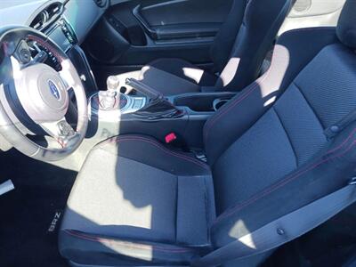2017 Subaru BRZ Premium   - Photo 5 - Gladstone, OR 97027