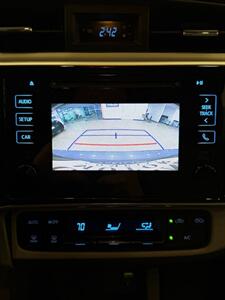 2018 Toyota Corolla LE ECO   - Photo 13 - Gladstone, OR 97027