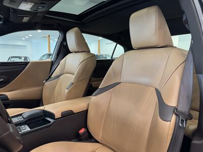 2019 Lexus ES 300h Luxury   - Photo 22 - Gladstone, OR 97027