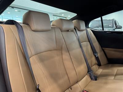 2019 Lexus ES 300h Luxury   - Photo 26 - Gladstone, OR 97027