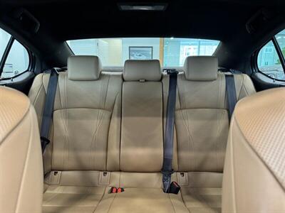 2019 Lexus ES 300h 300h Luxury   - Photo 11 - Gladstone, OR 97027