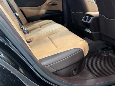 2019 Lexus ES 300h Luxury   - Photo 20 - Gladstone, OR 97027