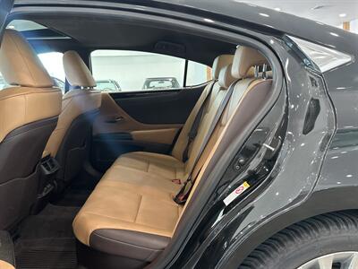 2019 Lexus ES 300h   - Photo 9 - Gladstone, OR 97027