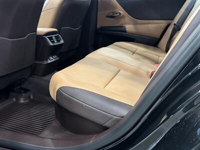 2019 Lexus ES 300h Luxury   - Photo 19 - Gladstone, OR 97027