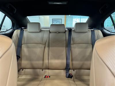 2019 Lexus ES 300h Luxury   - Photo 11 - Gladstone, OR 97027