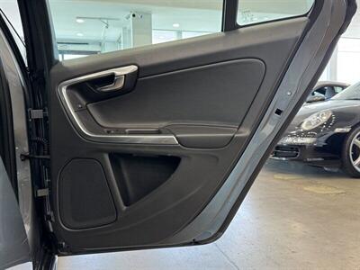 2016 Volvo V60 T5   - Photo 16 - Gladstone, OR 97027