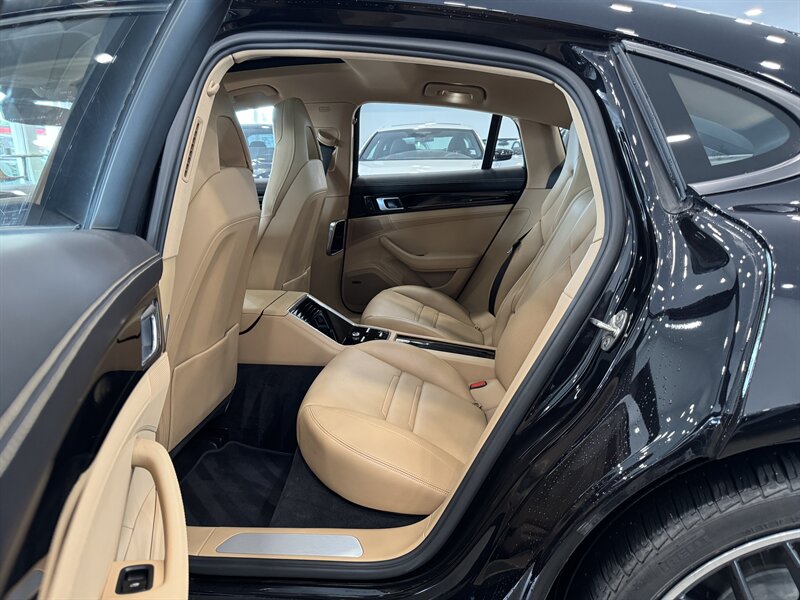 2020 Porsche Panamera 4 E-Hybrid photo 10