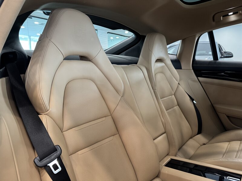 2020 Porsche Panamera 4 E-Hybrid photo 16
