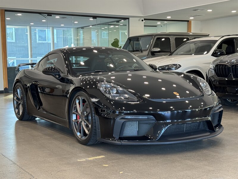 2021 Porsche Cayman GT4 photo 2