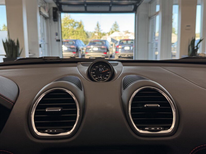 2021 Porsche Cayman GT4 photo 29
