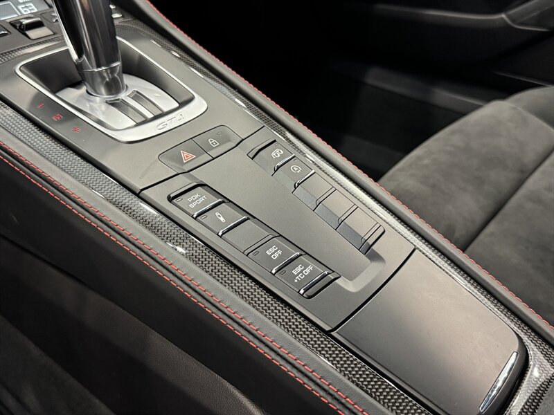 2021 Porsche Cayman GT4 photo 36