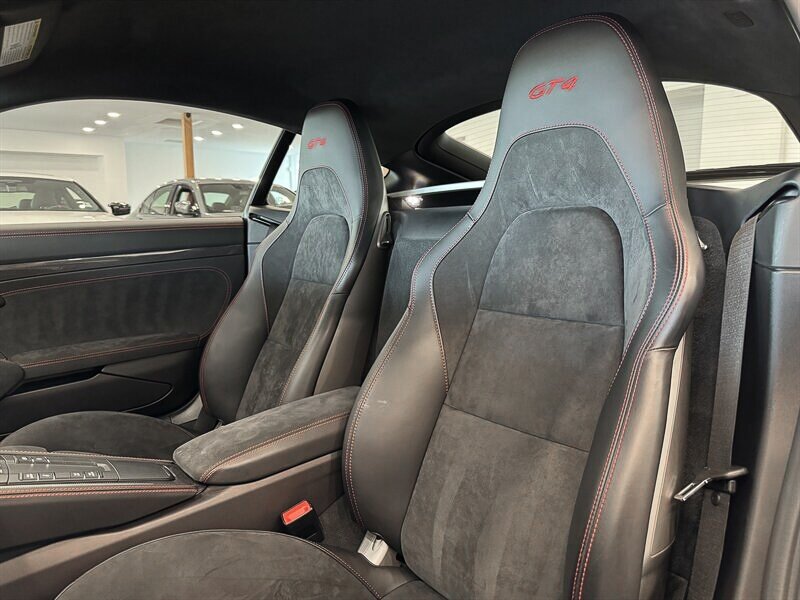 2021 Porsche Cayman GT4 photo 16