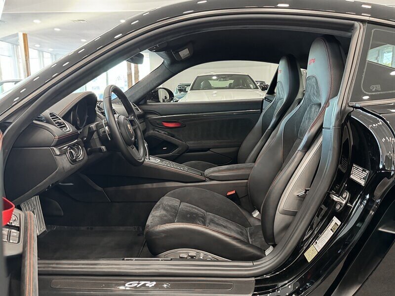 2021 Porsche Cayman GT4 photo 6