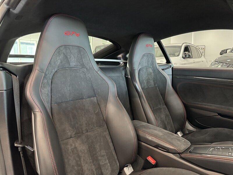 2021 Porsche Cayman GT4 photo 18