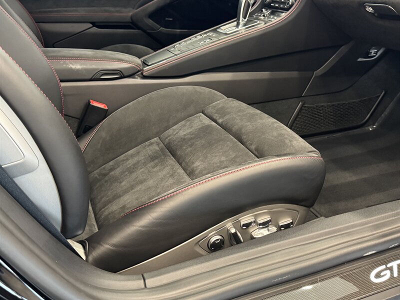 2021 Porsche Cayman GT4 photo 14