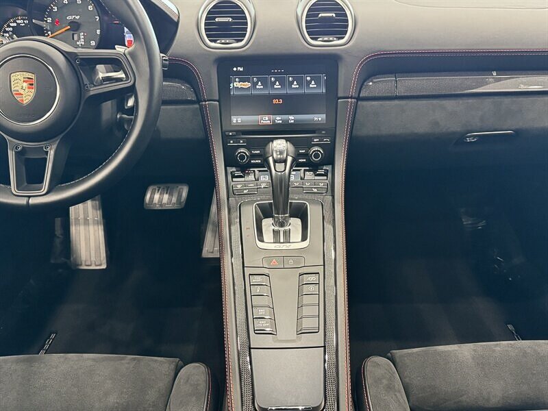 2021 Porsche Cayman GT4 photo 33