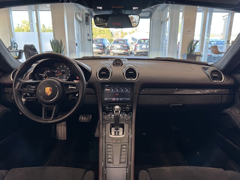 2021 Porsche Cayman GT4 photo 7
