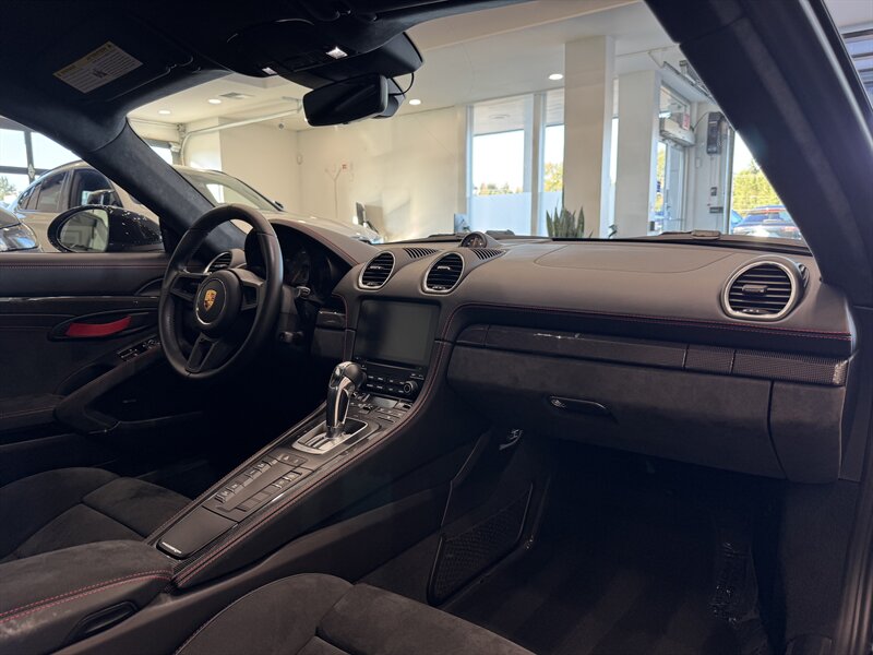 2021 Porsche Cayman GT4 photo 19