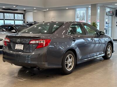 2014 Toyota Camry SE   - Photo 2 - Gladstone, OR 97027