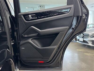2019 Porsche Cayenne   - Photo 16 - Gladstone, OR 97027