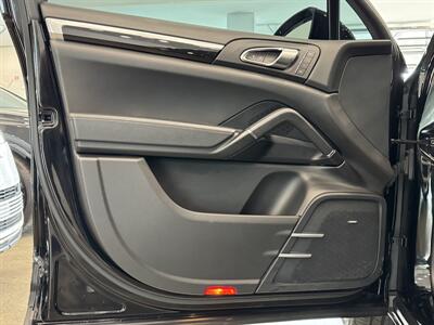 2017 Porsche Cayenne Platinum Edition   - Photo 13 - Gladstone, OR 97027