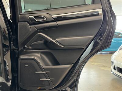 2017 Porsche Cayenne Platinum Edition   - Photo 16 - Gladstone, OR 97027
