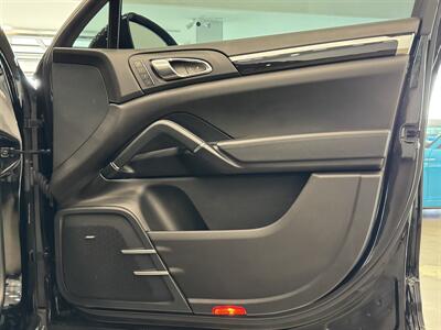 2017 Porsche Cayenne Platinum Edition   - Photo 14 - Gladstone, OR 97027