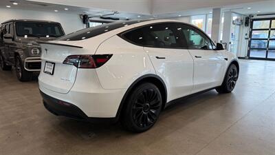 2024 Tesla Model Y Long Range   - Photo 3 - Gladstone, OR 97027