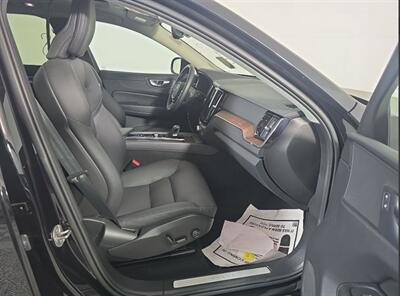 2024 Volvo XC60 B5 Plus Dark Theme   - Photo 8 - Gladstone, OR 97027