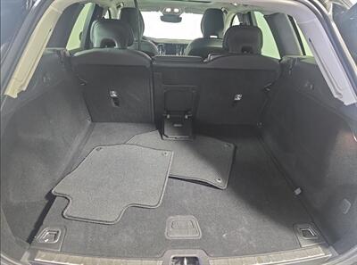 2024 Volvo XC60 B5 Plus Dark Theme   - Photo 11 - Gladstone, OR 97027