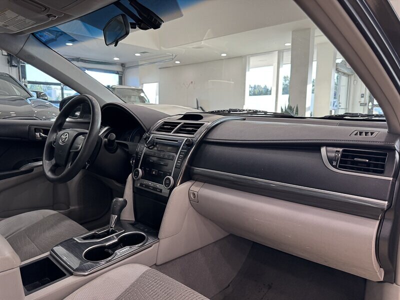 2012 Toyota Camry Hybrid LE photo 5