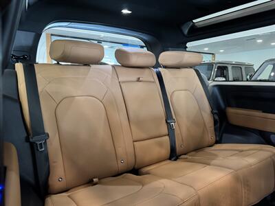 2024 Land Rover Defender 90 P300 S   - Photo 12 - Gladstone, OR 97027