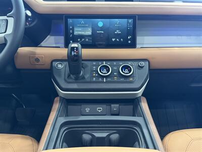 2024 Land Rover Defender 90 P300 S   - Photo 24 - Gladstone, OR 97027