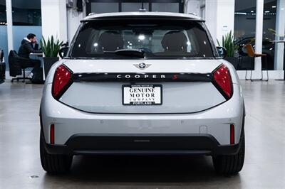 2025 MINI Hardtop 2 Door Cooper S Signature Trim   - Photo 5 - Gladstone, OR 97027