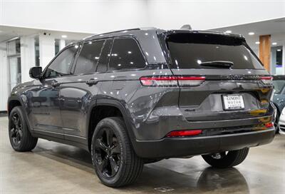 2022 Jeep Grand Cherokee Laredo   - Photo 4 - Gladstone, OR 97027