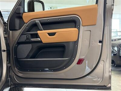 2023 Land Rover Defender Carpathian Edition   - Photo 11 - Gladstone, OR 97027