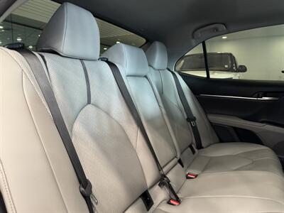 2022 Toyota Camry Hybrid XLE   - Photo 26 - Gladstone, OR 97027