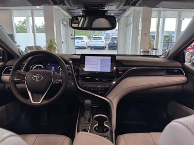 2022 Toyota Camry Hybrid XLE   - Photo 8 - Gladstone, OR 97027