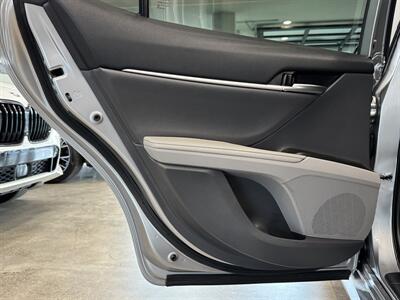 2022 Toyota Camry Hybrid XLE   - Photo 15 - Gladstone, OR 97027