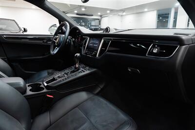 2017 Porsche Macan   - Photo 9 - Gladstone, OR 97027