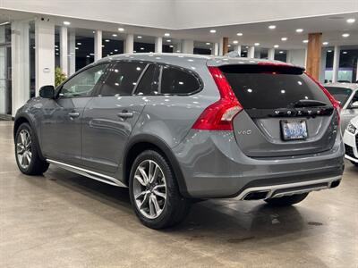 2018 Volvo V60 Cross Country T5 Premier   - Photo 4 - Gladstone, OR 97027