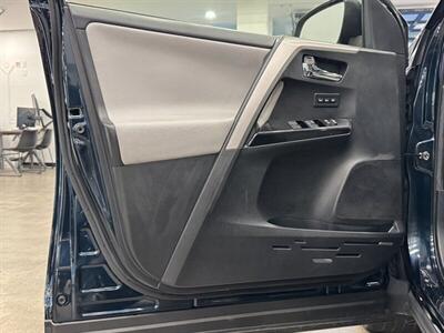 2017 Toyota RAV4 Hybrid Limited - Photo 13 - Gladstone, OR 97027