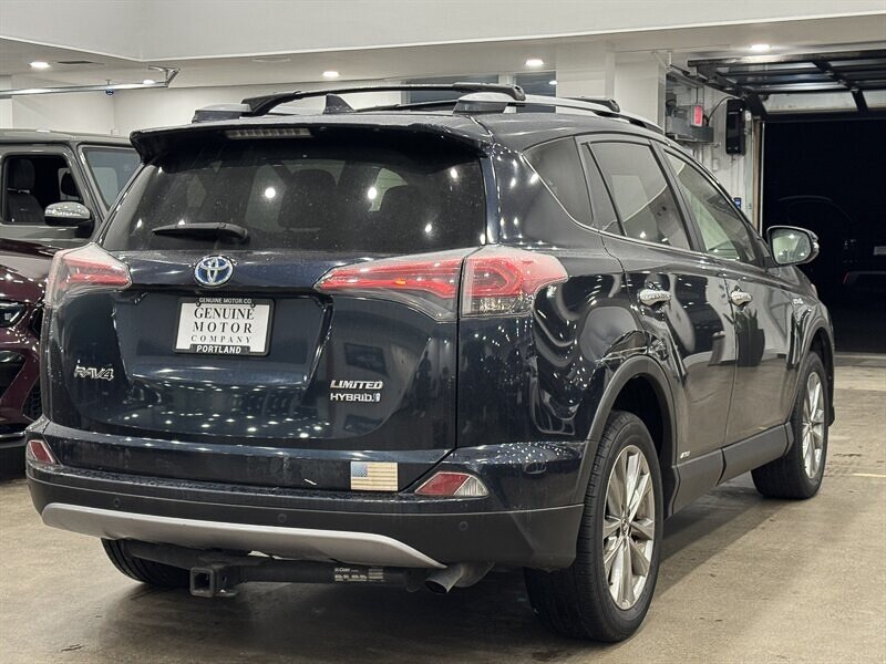 2017 Toyota RAV4 Hybrid Limited photo 4