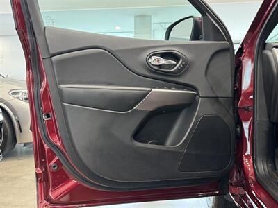 2019 Jeep Cherokee Limited - Photo 13 - Gladstone, OR 97027