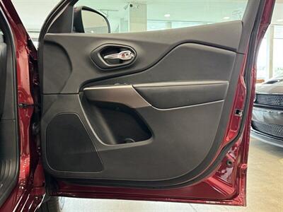 2019 Jeep Cherokee Limited - Photo 14 - Gladstone, OR 97027