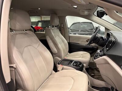 2017 Chrysler Pacifica Touring L - Photo 10 - Gladstone, OR 97027