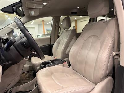 2017 Chrysler Pacifica Touring L - Photo 8 - Gladstone, OR 97027