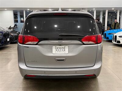 2017 Chrysler Pacifica Touring L - Photo 5 - Gladstone, OR 97027