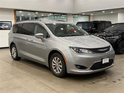 2017 Chrysler Pacifica Touring L - Photo 3 - Gladstone, OR 97027